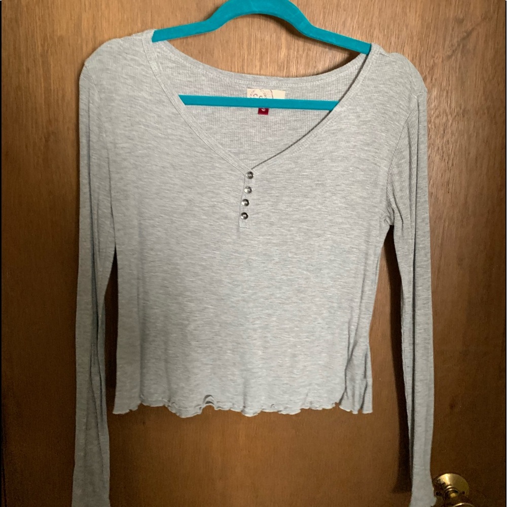 Cropped grey long sleeve shirt